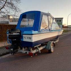 Kabinenboot WAX 3-Kieler mit Motor und Trailer