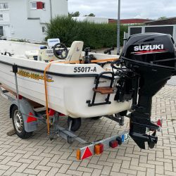 Super Motorboot THERHI 6020 mit neuwertigem SUZUKI Motor 30 PS und Trailer