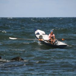 Girlie im Surf Rower